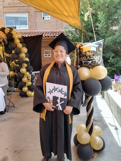 Mónica beneficiaria de Casa Hogar Alegría, graduada de la Universidad.